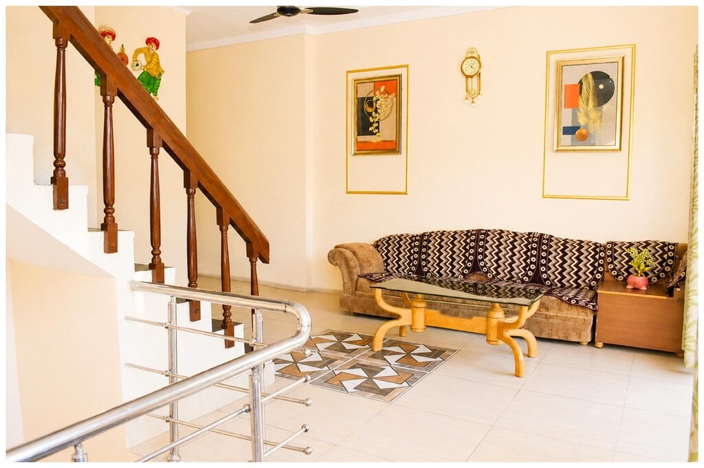 Hotel Golden lobby